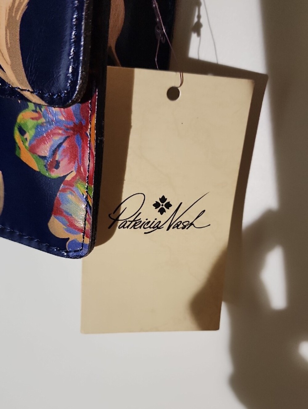 Patricia Nash Navy Floral Patent Crossbody With Bag NWT - Picture 4 of 16